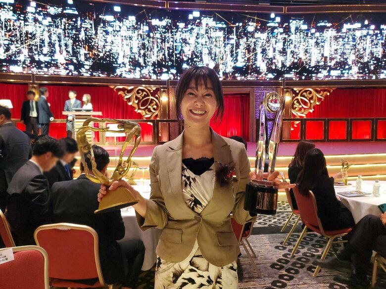 日本民間放送連盟賞でリスナーさんとプロデューサーと作った番組がラジオグランプリを受賞したときの1枚