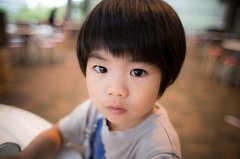 小さなサインを見逃さないで！幼少期の子どもが抱えるストレスとその対処法