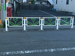 「林檎やバラに漢字まで…」ガードレールマニアが語る知られざる世界