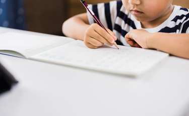 小島よしおさんのYouTube「おっぱっぴー小学校」がわかりやすい!!