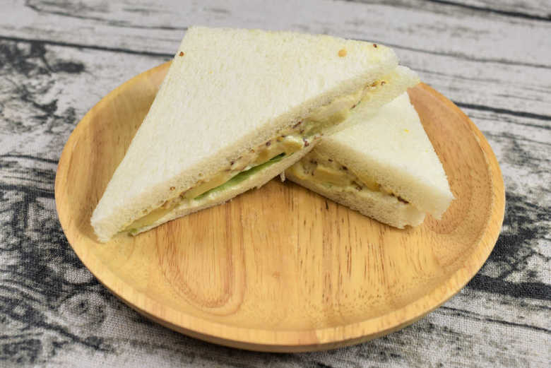 セブンイレブンのおすすめランチ「アボカド＆チキン（ハニーマスタード）」の実食画像