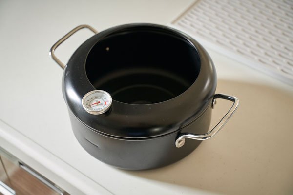 ▲IH天ぷら鍋（20cm） 952円（税抜）