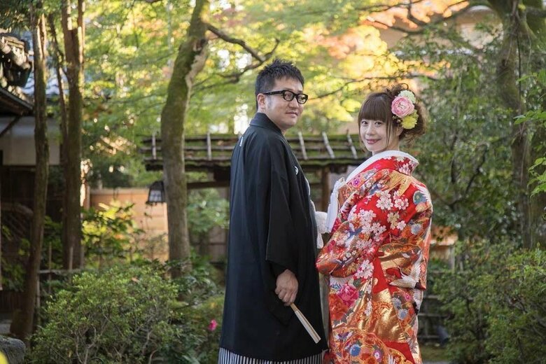 夫婦の地元である京都の上賀茂神社で挙式