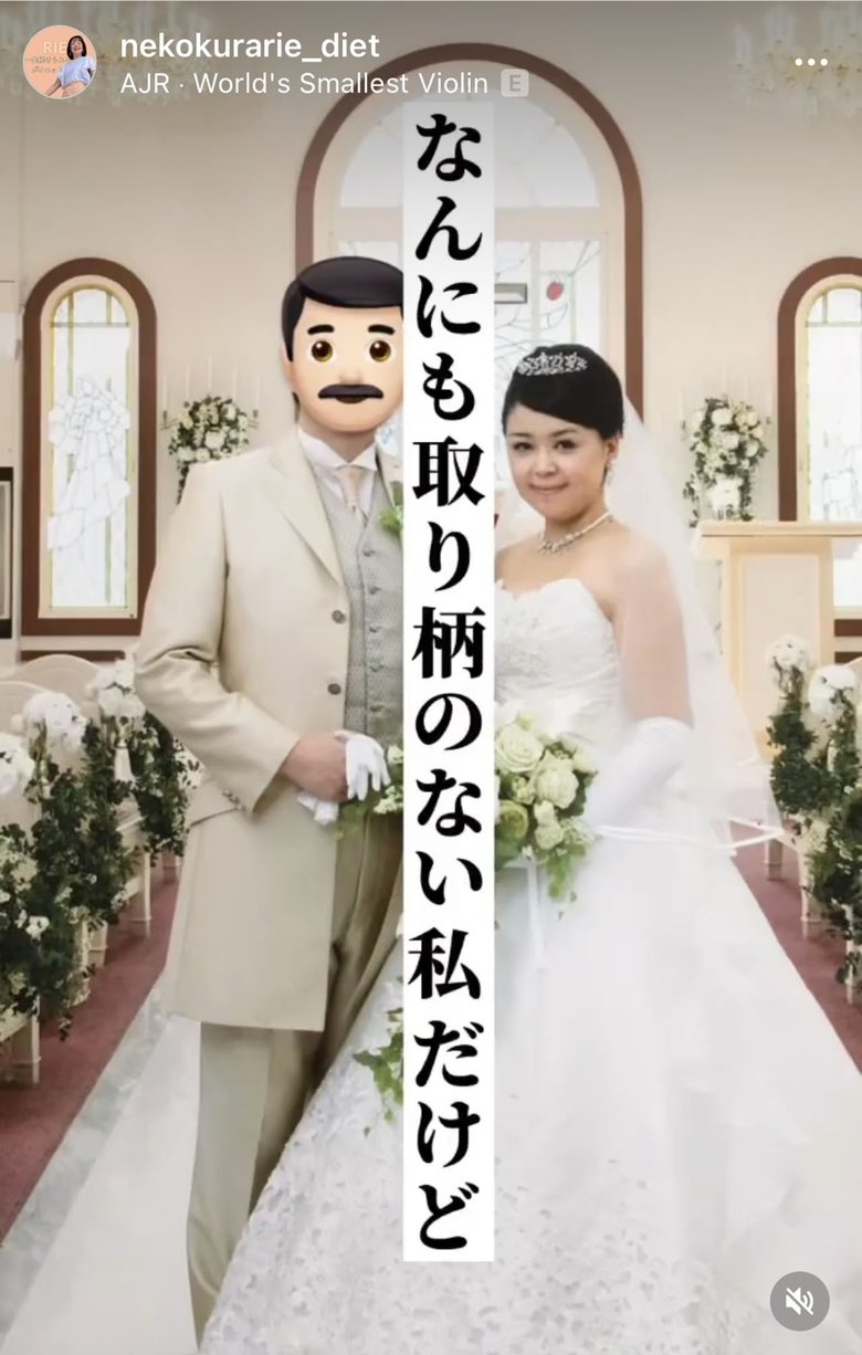 純白のウェディングドレスに身を包み夫と並ぶねこくらさん