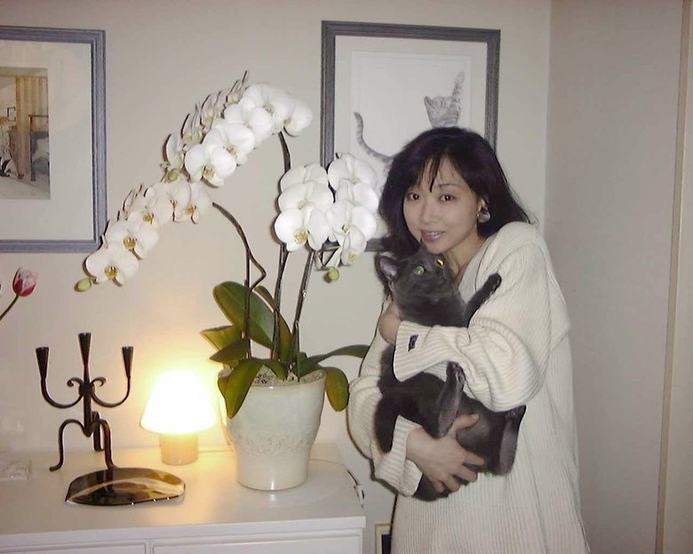 30代後半の頃の川上さん。18歳の頃から猫と一緒に過ごしてきた