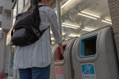 「コンビニでポイッ」家庭ゴミを捨てたら懲役5年の可能性も【弁護士に聞く】