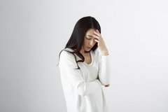 夫の相手はママ友だった！不倫発覚……修羅場を乗り切るための対処法