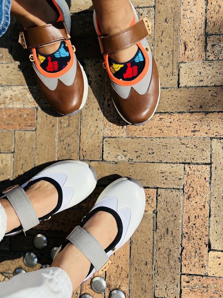 おしゃれなデザインとカラーのオーバーシューズ