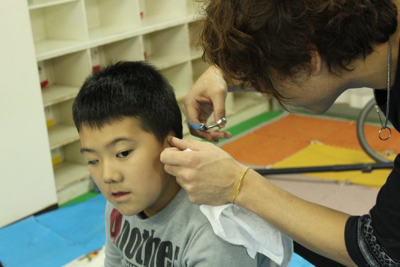 赤松さんが児童館で「スマイルカット」を始めたころ