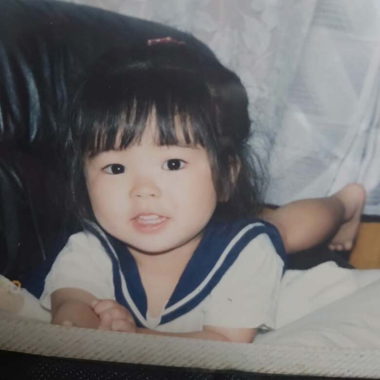 3歳当時、大好きなセーラムーンの服を着てご機嫌な徳丸さん