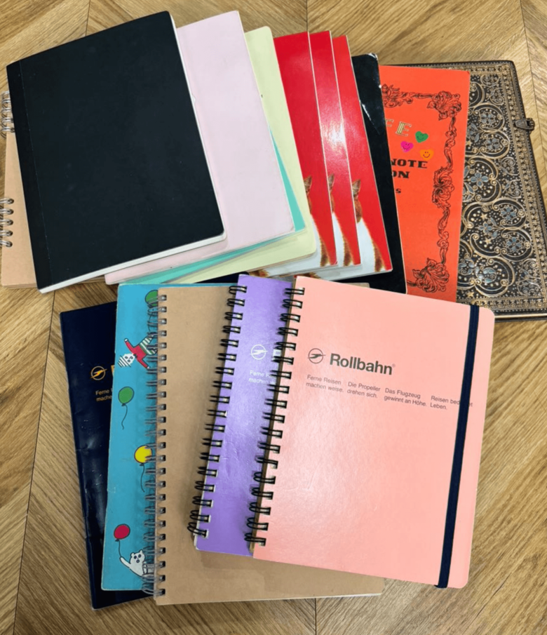 理想や悩みをノートに書き整理する習慣は今でも続き、10冊ほどに