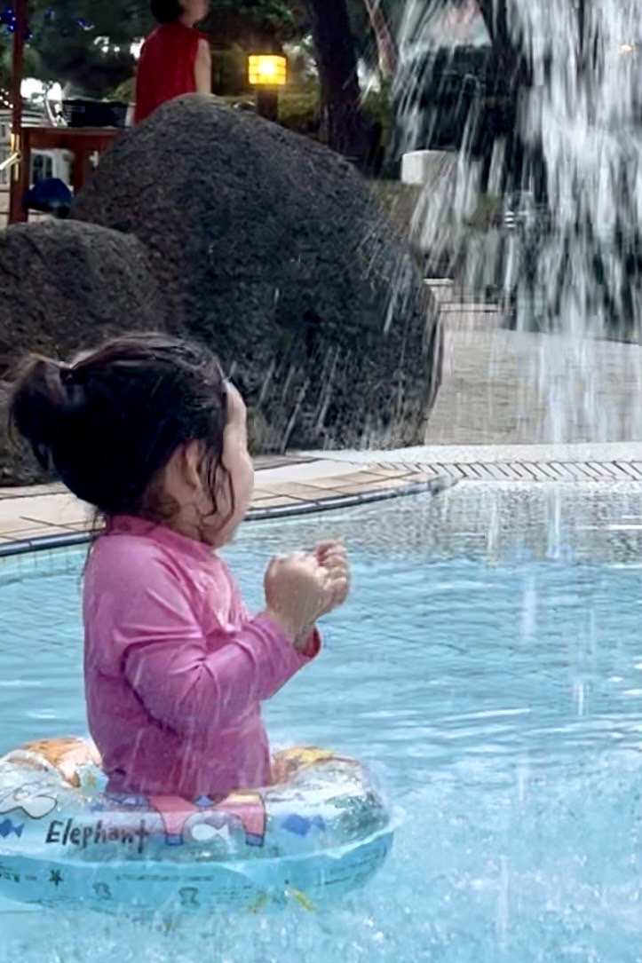 2023年の夏にプールデビューした時の様子