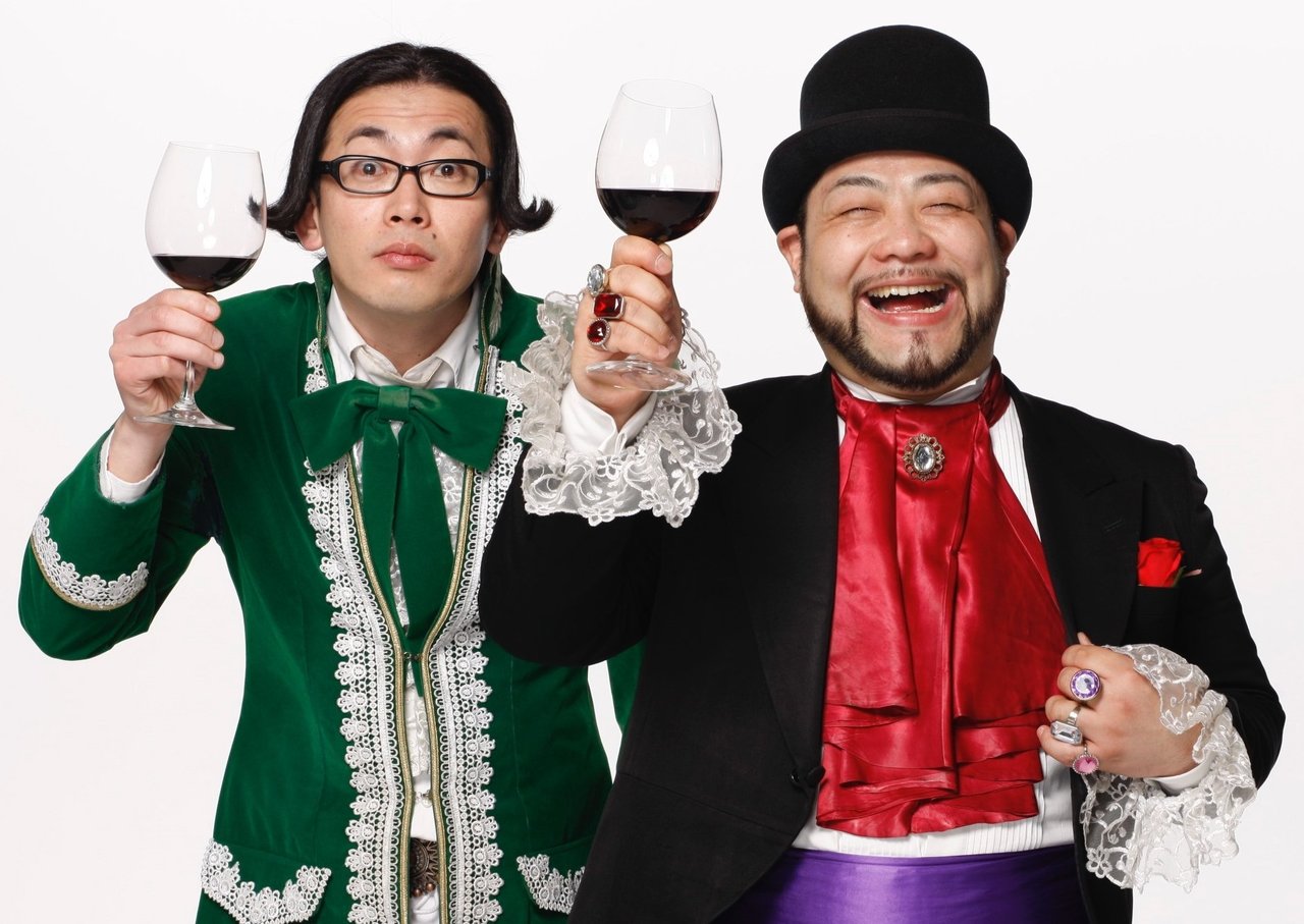 山田ルイ53世さん(右)と相方のひぐちくん(左)
