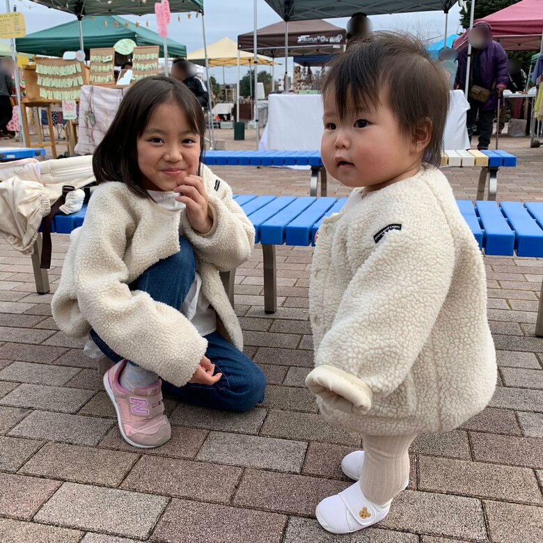 はぐみさんと三女、街の広場にて