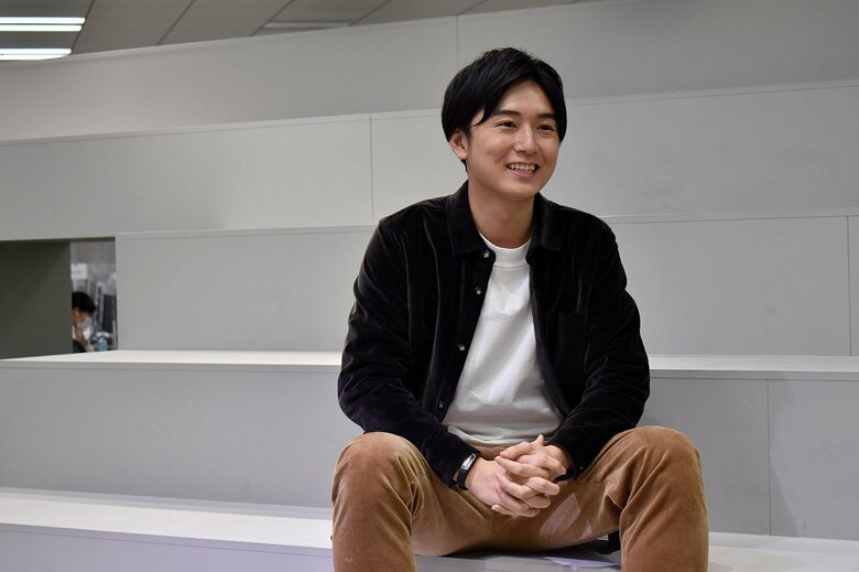 入社から数か月。早くも新たな環境に馴染んでいる様子の原田さん