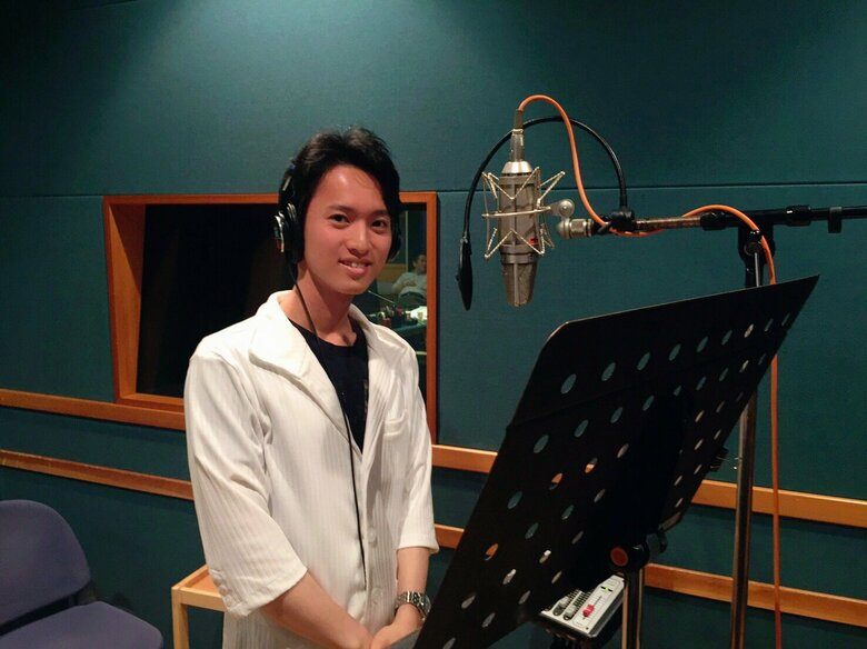 デビュー曲のレコーディングに挑む少し緊張した表情の青山さん