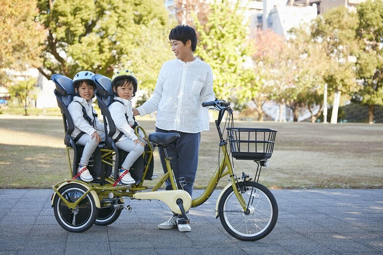 「二輪自転車の運転中は子どもと話す余裕もなかった。三輪自転車だと親子でおしゃべりもできる」