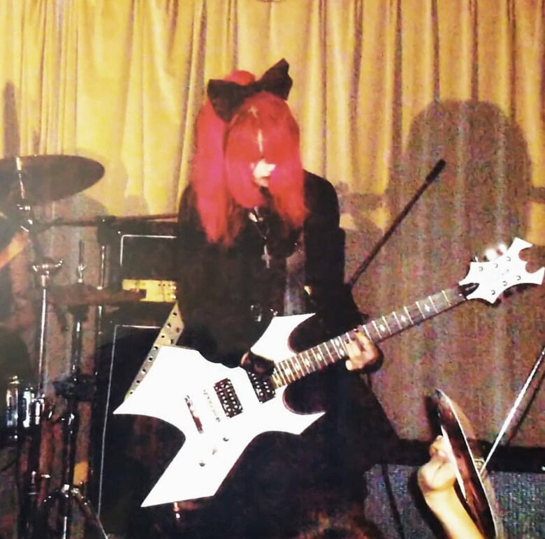 高校の学園祭でギターを披露したときの1枚