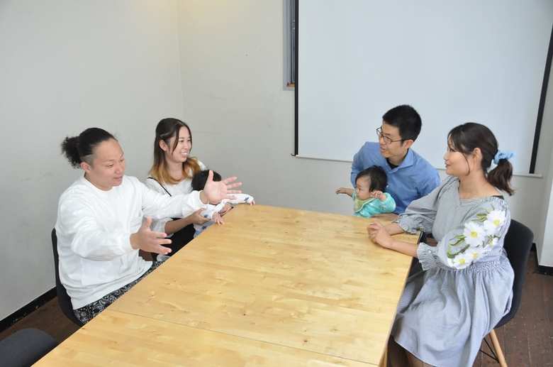 左から、小森一将さん、まりえさん、古谷野謙太さん、こえりさん