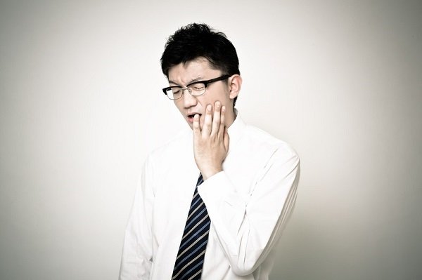 口内炎に悩む人の画像