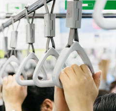 通勤時間が増えるとやっぱり幸福度が下がった!?イギリスの調査結果が話題