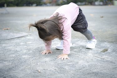 「転んで泣き叫ぶわが子を見るのはつらい…」幼児期の運動機能を高めてケガを予防する最高の方法【理学療法士が解説】