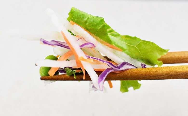 ローソンのおすすめサラダ「1食分の緑黄色野菜のサラダ」の食レポ画像