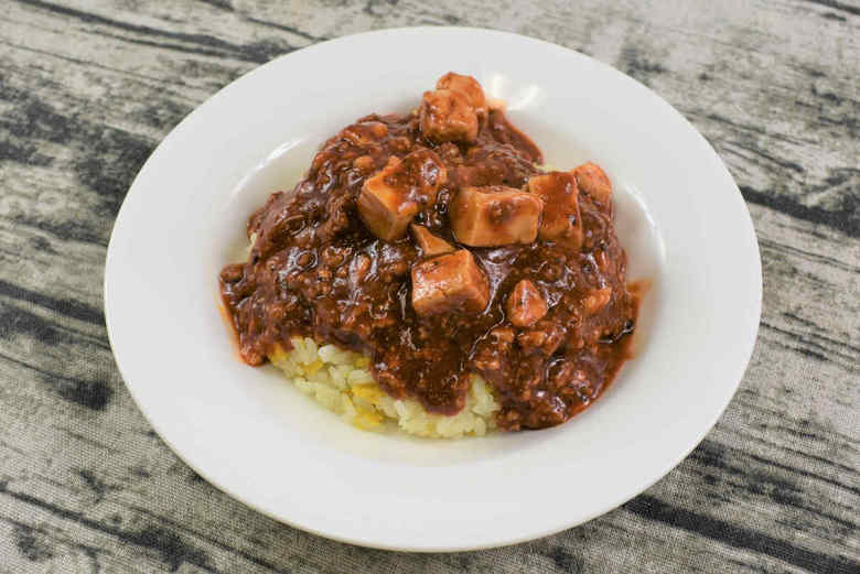 セブンイレブンのおすすめランチ「四川風麻婆チャーハン」の実食画像