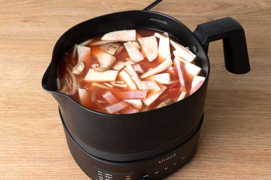 ▲パスタは3等分にしておき、水に10分ほど浸けてから調理開始。