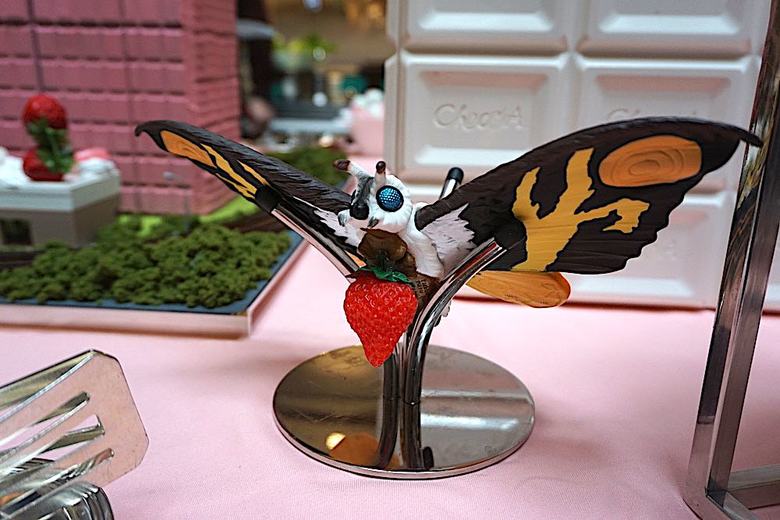 ブッフェ台のあちこちにおなじみのキャラが！