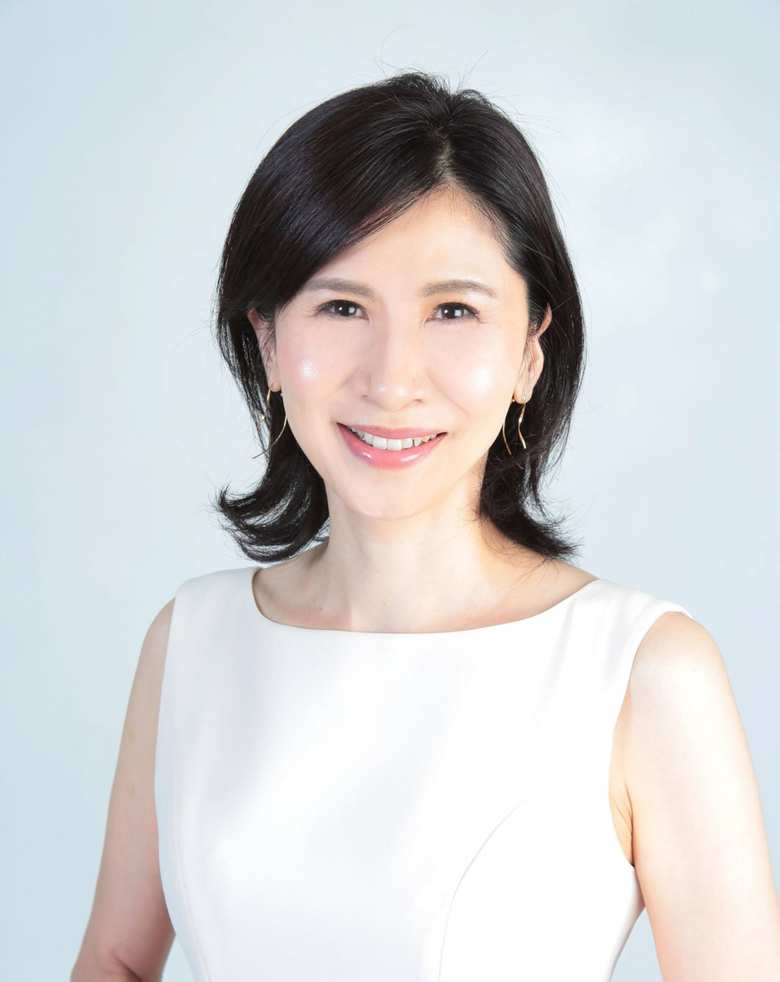 ４歳から子役として活動後、大手電力会社で秘書、広報などを担当。結婚を機に退職するも、７年の結婚生活後にシングルマザーとして再度就活。プロクダクトマネージャーとして企画・営業を経験し、2016年に独立。企業、法人の教育コンサルティング・研修・セミナー講師として活躍中。著書に「ずるい美人」（WAVE出版）