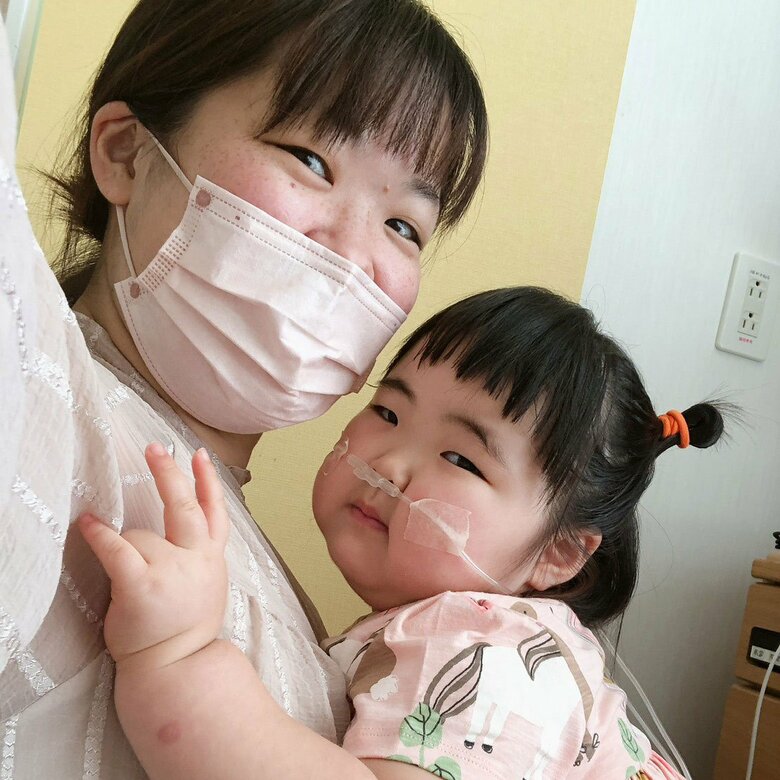 3歳4か月、気管切開の間近で、アナフィラキシーショックを起こす前、病室にて珍しく甘えてきたとき