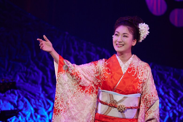 歌手の市川由紀乃さん