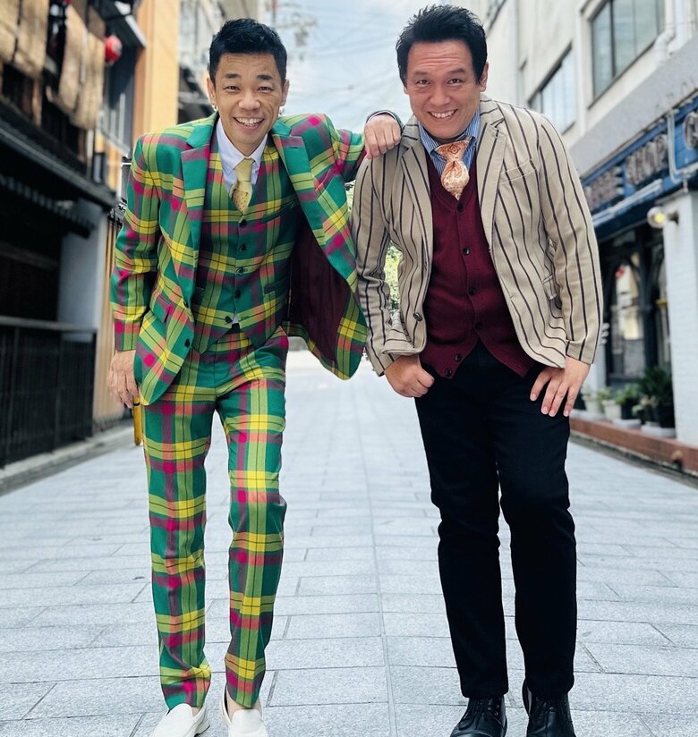 2代目と同じ柄のままフルオーダーメイド65万円をかけた「3代目」伊勢丹スーツ（左側が多田さん）