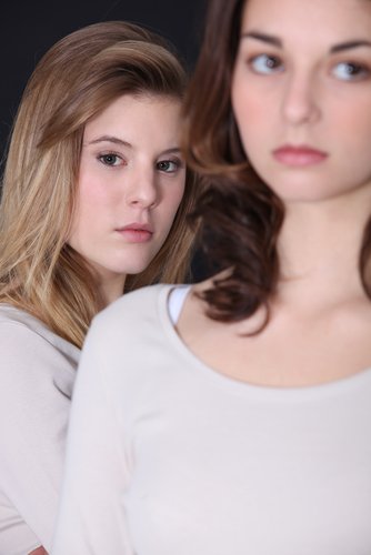 ライター：鈴本ちさこ
元ナンバー1キャバ嬢。会社経営者との結婚を機に引退し、自身の恋愛経験を書いてほしいと、依頼されたことをきっかけにライター活動を開始。某有名恋愛ライターのゴーストとしても活動している。ずれた金銭感覚で、ママ友ができないのが悩みの種。