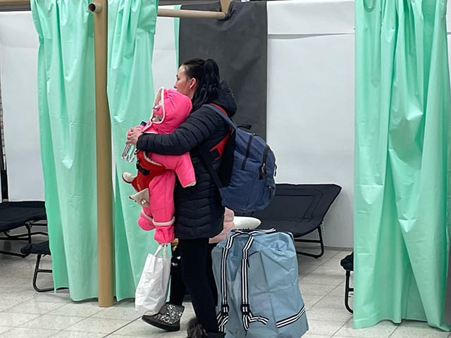 ポーランド・ヘルムの避難所に避難してきた母親と子ども　撮影／Jerzy Latka