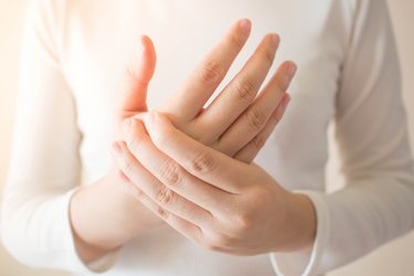 産後、腱鞘炎（けんしょうえん）になるママ続出！どう防ぐ？