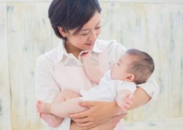 生後すぐの赤ちゃんに話しかけるのが苦手…に共感！