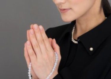 おりんを鳴らすと3Dの遺影が!? 21世紀の葬儀スタイルが驚きのハイテク進化を遂げた