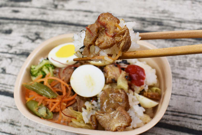 ファミマのオススメランチ「チャーシューのっけごはん」の実物画像4
