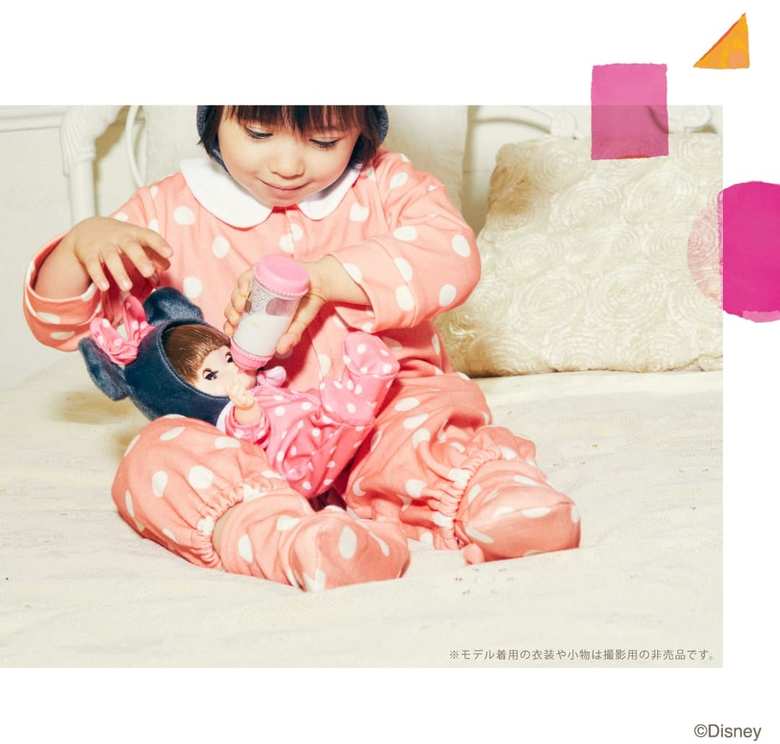 バンダイのお世話人形ソランで遊ぶ女の子