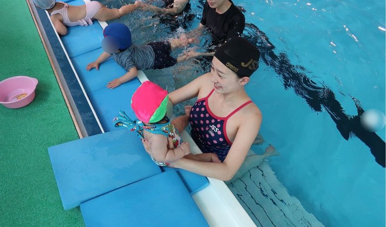 娘さんプールデビュー
