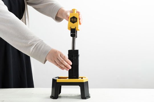 ▲黒いブリックケース部分に豆乳アイスが入っている。