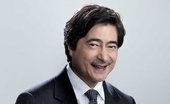 「差別用語を言われても被害者意識は持たなかった」沖縄返還時は中学生だったジョン・カビラに影響を与えた父の姿