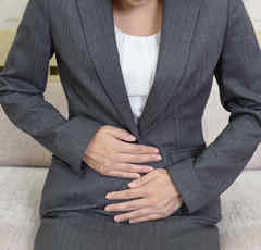 お腹が鳴る音は2種類あった!?静かな職場で恥ずかしい思いを回避する方法