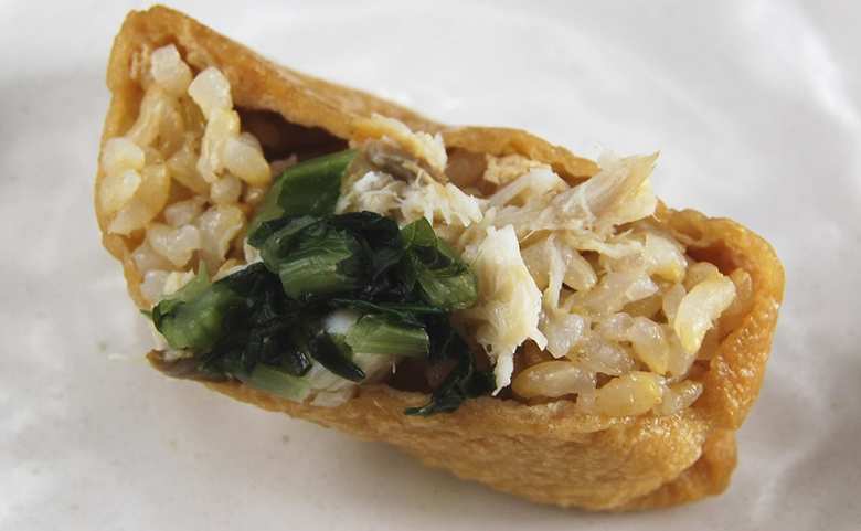 ナチュラルローソンのおすすめお弁当「焼さば玄米いなり寿司 3個入」の食レポ画像