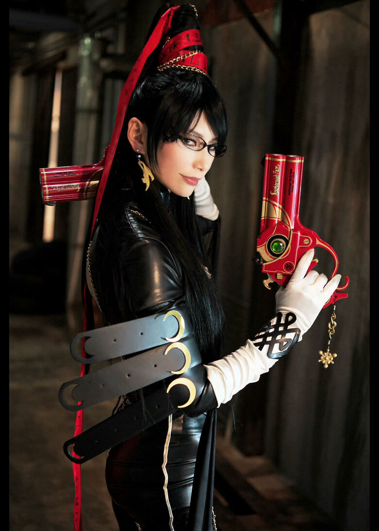 鷹村さんがカッコ良すぎて衝撃を受けたという「ベヨネッタ」のコスプレ