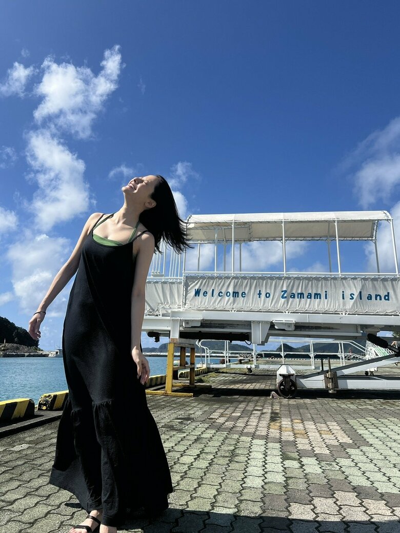 座間味村の観光大使をつとめる比嘉梨乃さん