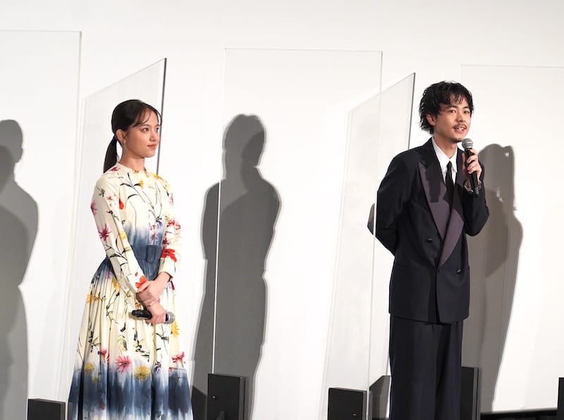 映画『まともじゃないのは君も一緒』に出演した成田凌
