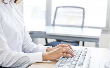 挨拶をしない派遣社員に気軽に声がかけられない